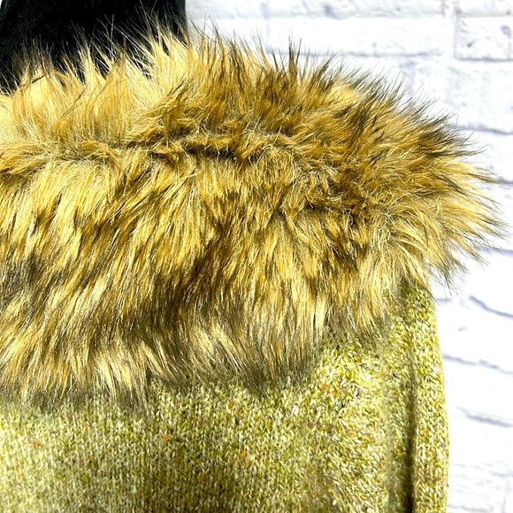 🆕Fever Cardigan w/ Removable Faux Fur Collar - Picture 7 of 16